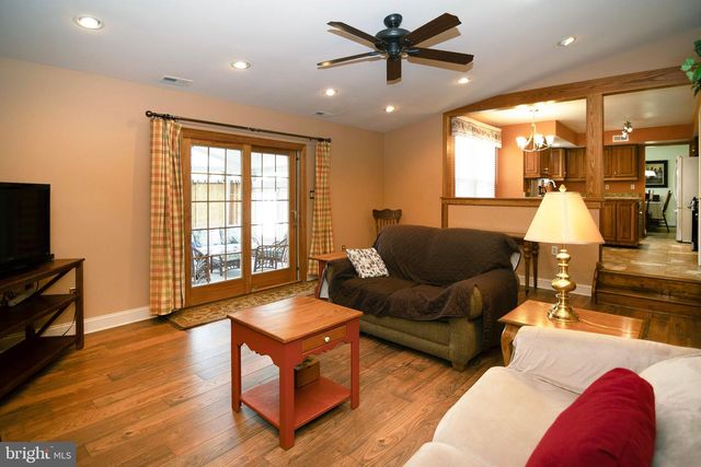 18 ABERDEEN DR, Sicklerville, NJ 08081