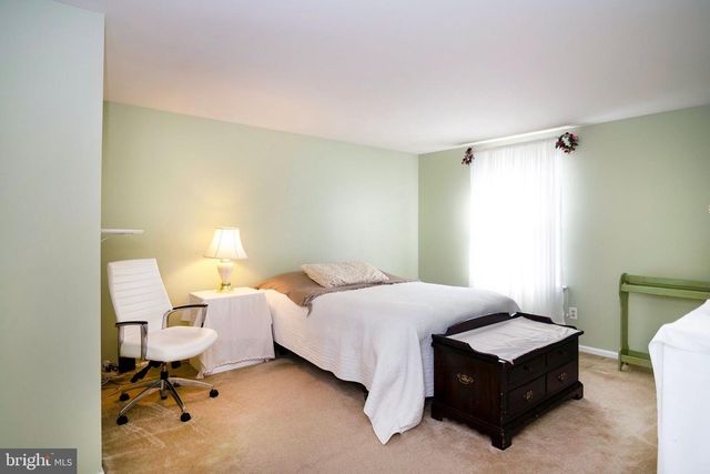 18 ABERDEEN DR, Sicklerville, NJ 08081