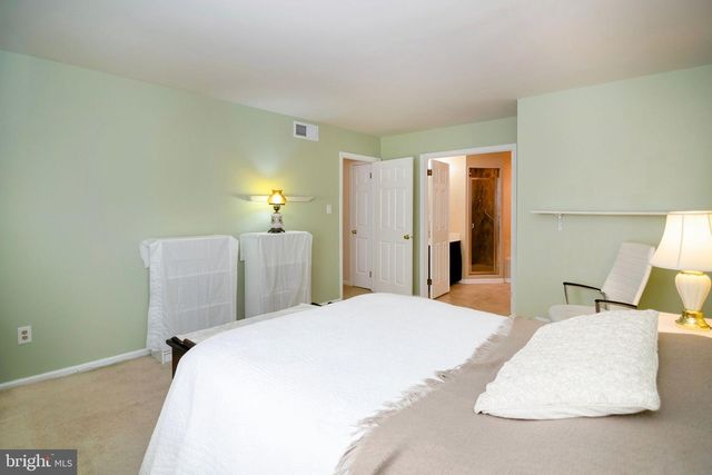 18 ABERDEEN DR, Sicklerville, NJ 08081