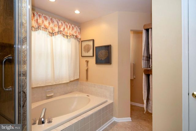 18 ABERDEEN DR, Sicklerville, NJ 08081