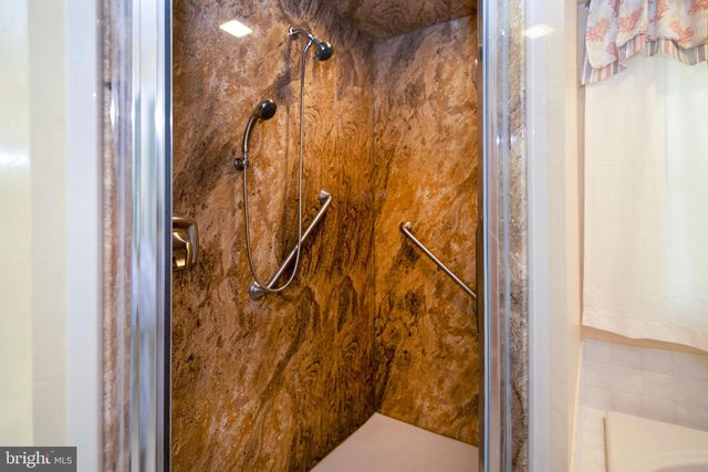 18 ABERDEEN DR, Sicklerville, NJ 08081