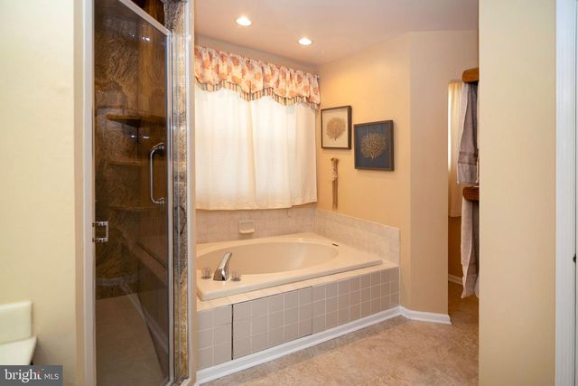 18 ABERDEEN DR, Sicklerville, NJ 08081