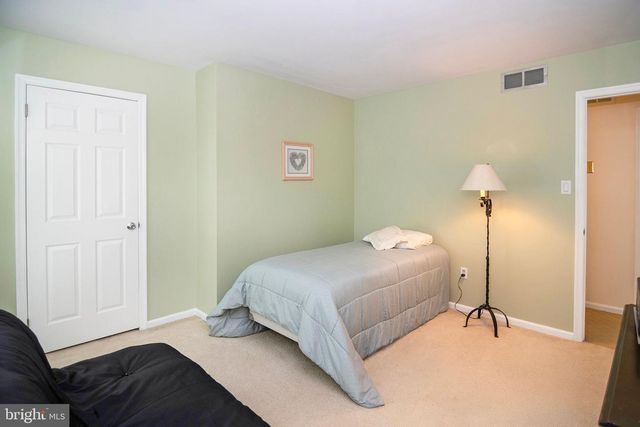 18 ABERDEEN DR, Sicklerville, NJ 08081