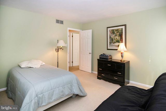 18 ABERDEEN DR, Sicklerville, NJ 08081