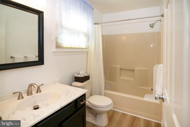 18 ABERDEEN DR, Sicklerville, NJ 08081