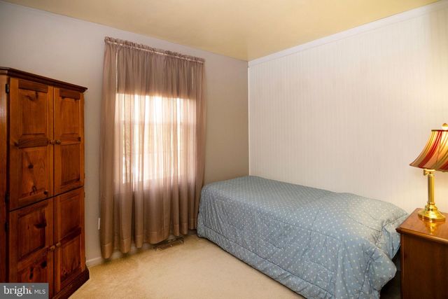 18 ABERDEEN DR, Sicklerville, NJ 08081