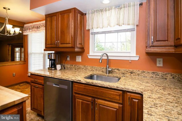 18 ABERDEEN DR, Sicklerville, NJ 08081