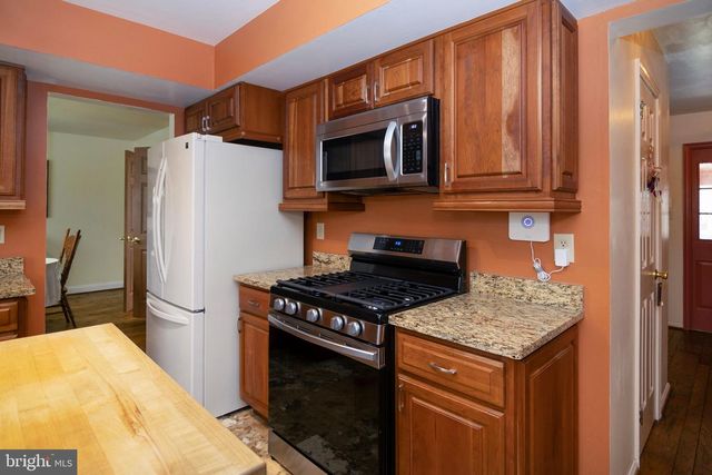 18 ABERDEEN DR, Sicklerville, NJ 08081