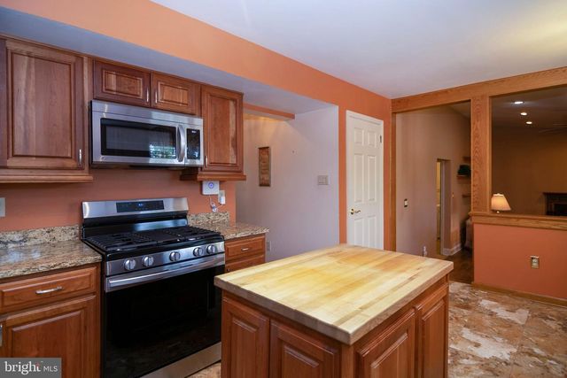 18 ABERDEEN DR, Sicklerville, NJ 08081