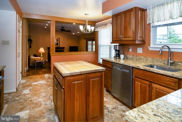 18 ABERDEEN DR, Sicklerville, NJ 08081