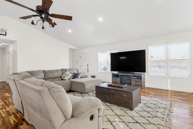 2307 Dogwood Kelly Rd, Hopkinsville, KY 42240