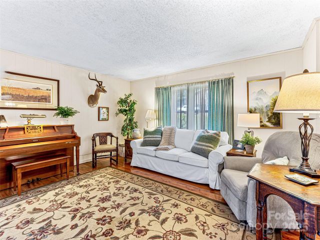 29 Tall Oaks Road, Candler, NC 28715