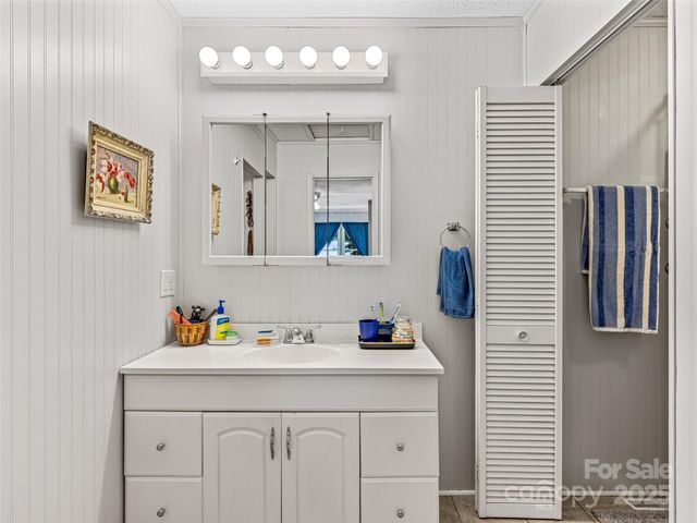 29 Tall Oaks Road, Candler, NC 28715