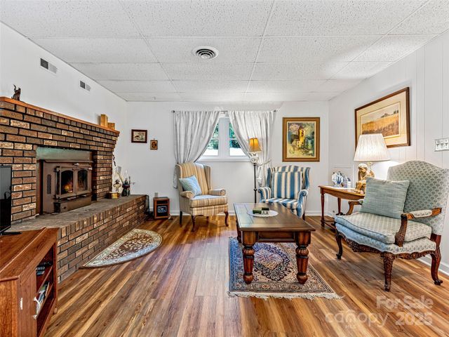 29 Tall Oaks Road, Candler, NC 28715