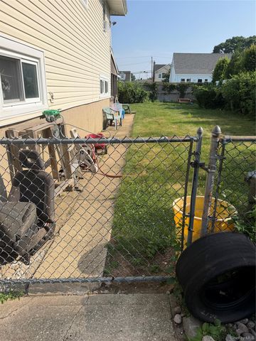 172 N Walnut Street, Massapequa, NY 11758