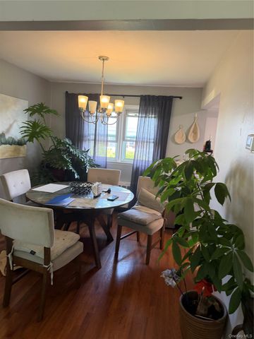 172 N Walnut Street, Massapequa, NY 11758