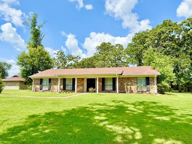 307 Trailwood Drive, Crockett, TX 75835