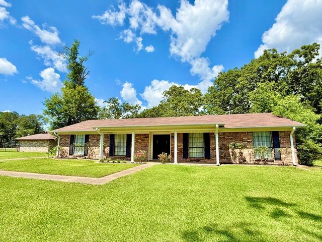 307 Trailwood Drive, Crockett, TX 75835