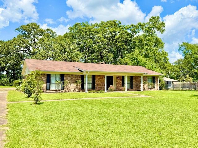 307 Trailwood Drive, Crockett, TX 75835