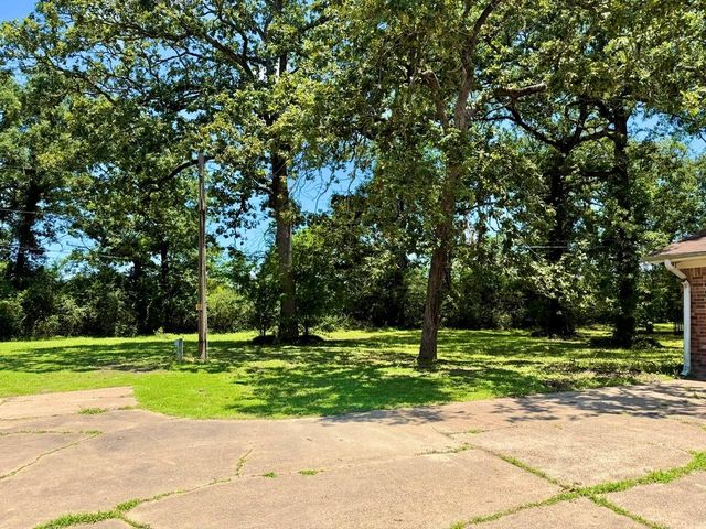 307 Trailwood Drive, Crockett, TX 75835