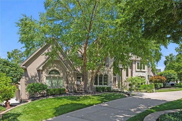 6001 N Cosby Avenue, Kansas City, MO 64151
