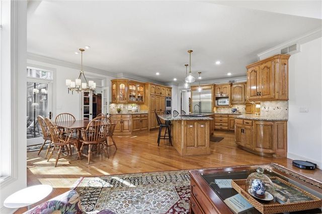 6001 N Cosby Avenue, Kansas City, MO 64151