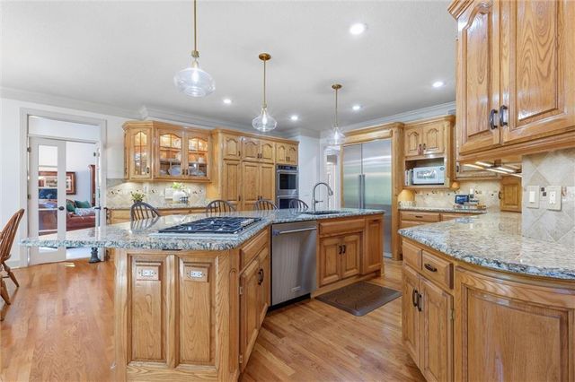 6001 N Cosby Avenue, Kansas City, MO 64151