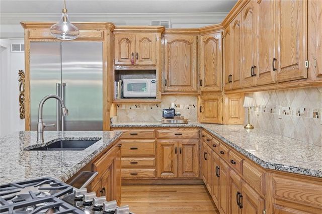 6001 N Cosby Avenue, Kansas City, MO 64151