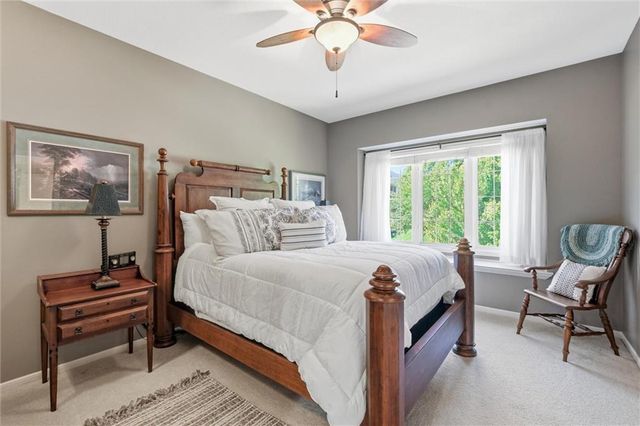6001 N Cosby Avenue, Kansas City, MO 64151