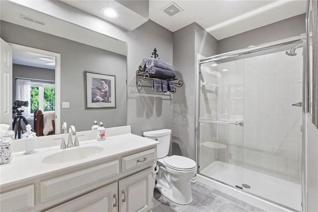 6001 N Cosby Avenue, Kansas City, MO 64151