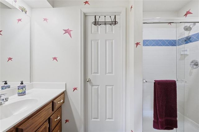 6001 N Cosby Avenue, Kansas City, MO 64151