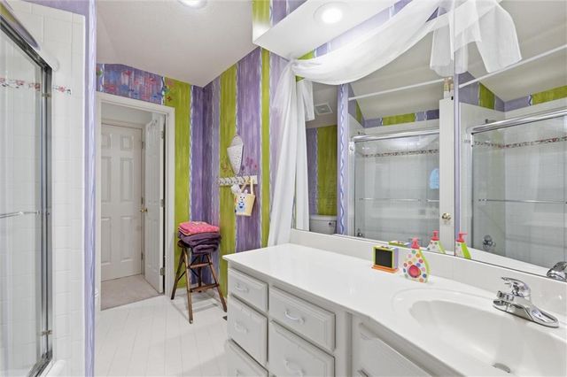 6001 N Cosby Avenue, Kansas City, MO 64151