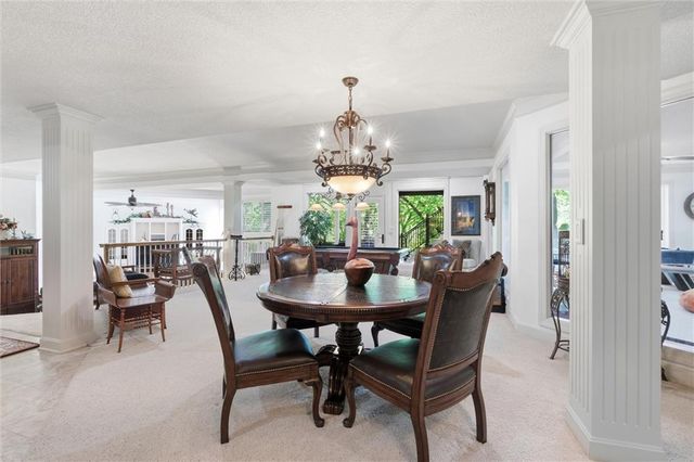 6001 N Cosby Avenue, Kansas City, MO 64151