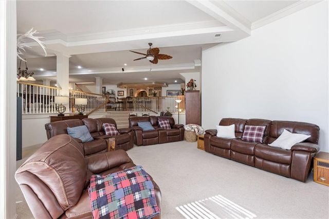6001 N Cosby Avenue, Kansas City, MO 64151