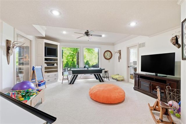 6001 N Cosby Avenue, Kansas City, MO 64151