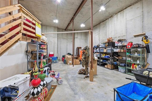 6001 N Cosby Avenue, Kansas City, MO 64151