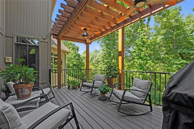 6001 N Cosby Avenue, Kansas City, MO 64151