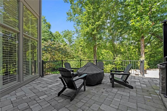 6001 N Cosby Avenue, Kansas City, MO 64151