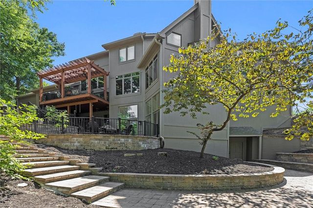6001 N Cosby Avenue, Kansas City, MO 64151