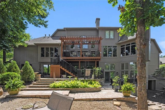 6001 N Cosby Avenue, Kansas City, MO 64151