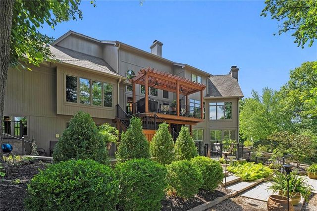 6001 N Cosby Avenue, Kansas City, MO 64151
