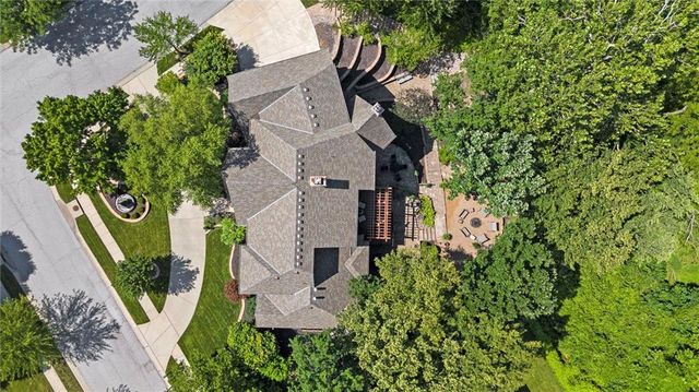 6001 N Cosby Avenue, Kansas City, MO 64151