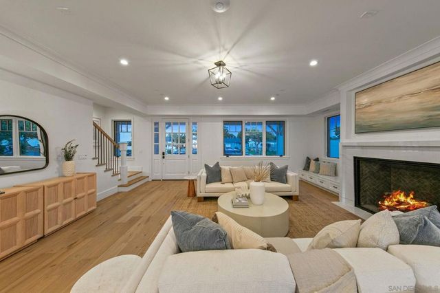 910 Balboa, Coronado, CA 92118