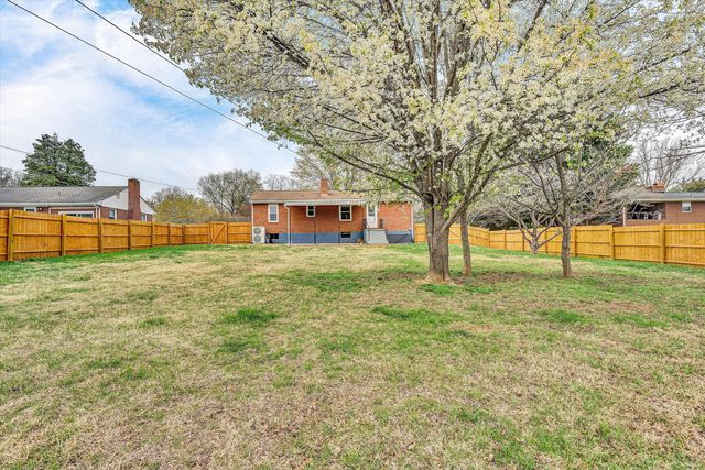 1150 Starmount AVE, Roanoke, VA 24019