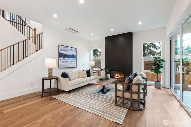 16503 NE 25th Place, Bellevue, WA 98008
