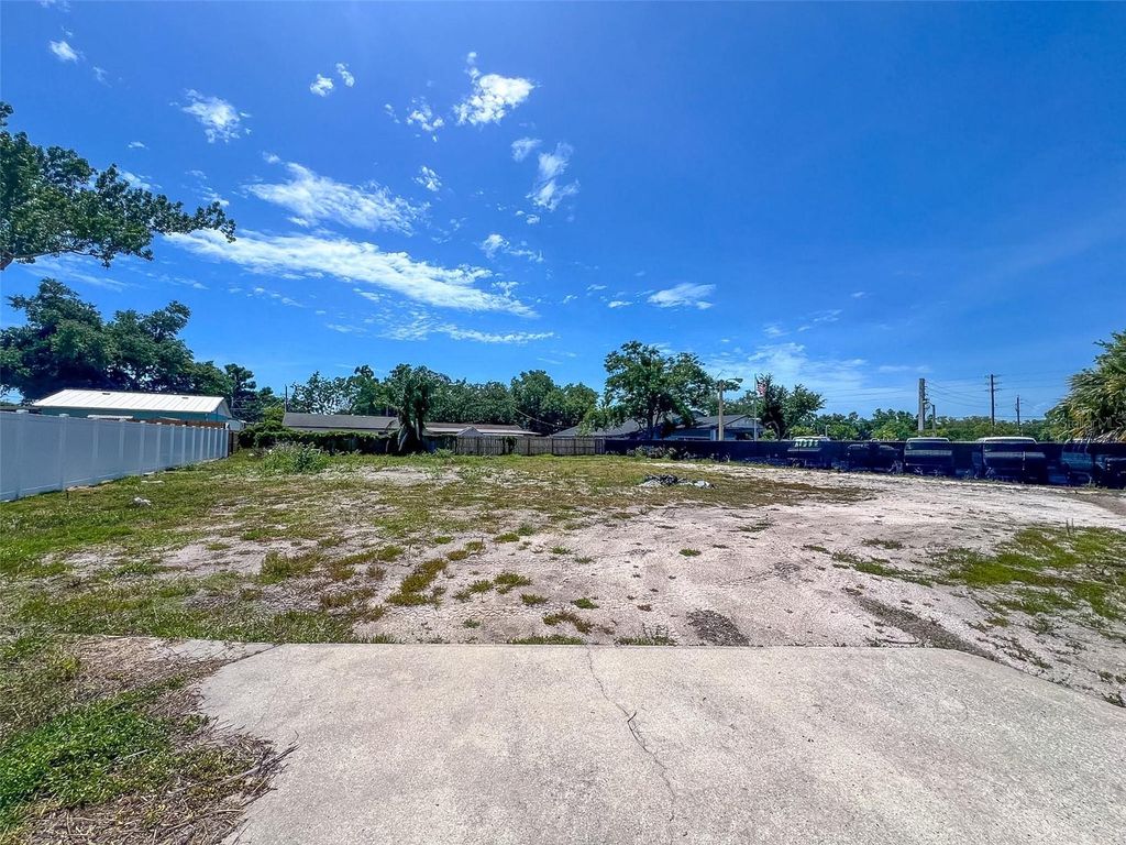 Image 5 of property listing at 1120 35TH STREET W, Bradenton, FL 34205