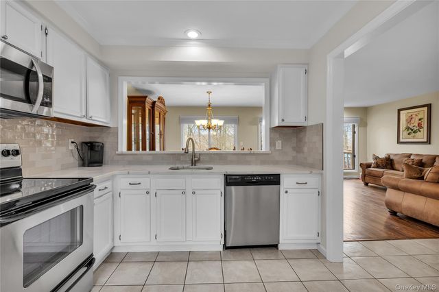 172 Ridgeview Lane, Yorktown Heights, NY 10598