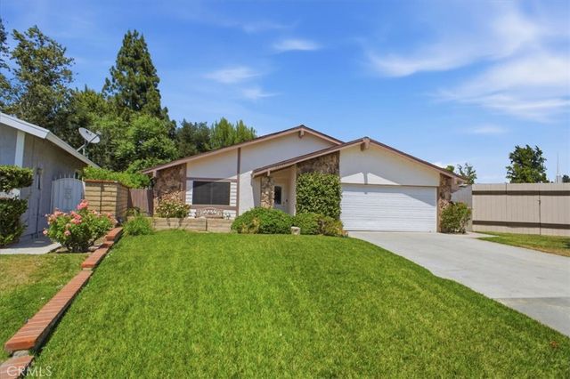 25097 Green Mill Avenue, Newhall, CA 91321