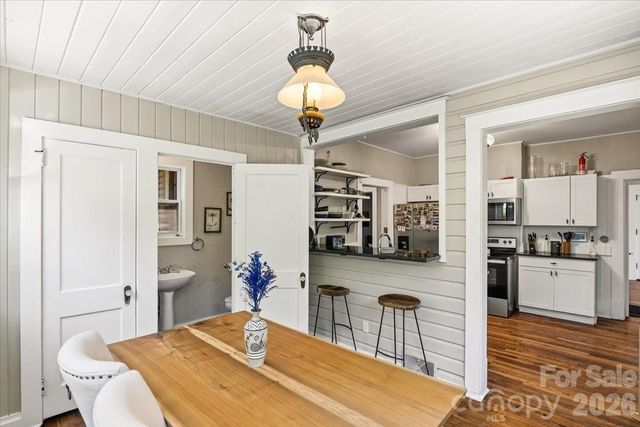203 Pennsylvania Avenue, Canton, NC 28716