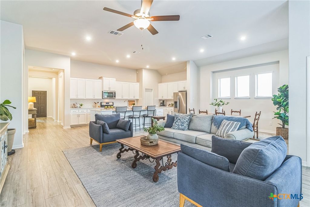 7901 Sunrise Ravine Pass, Lago Vista, TX 78645